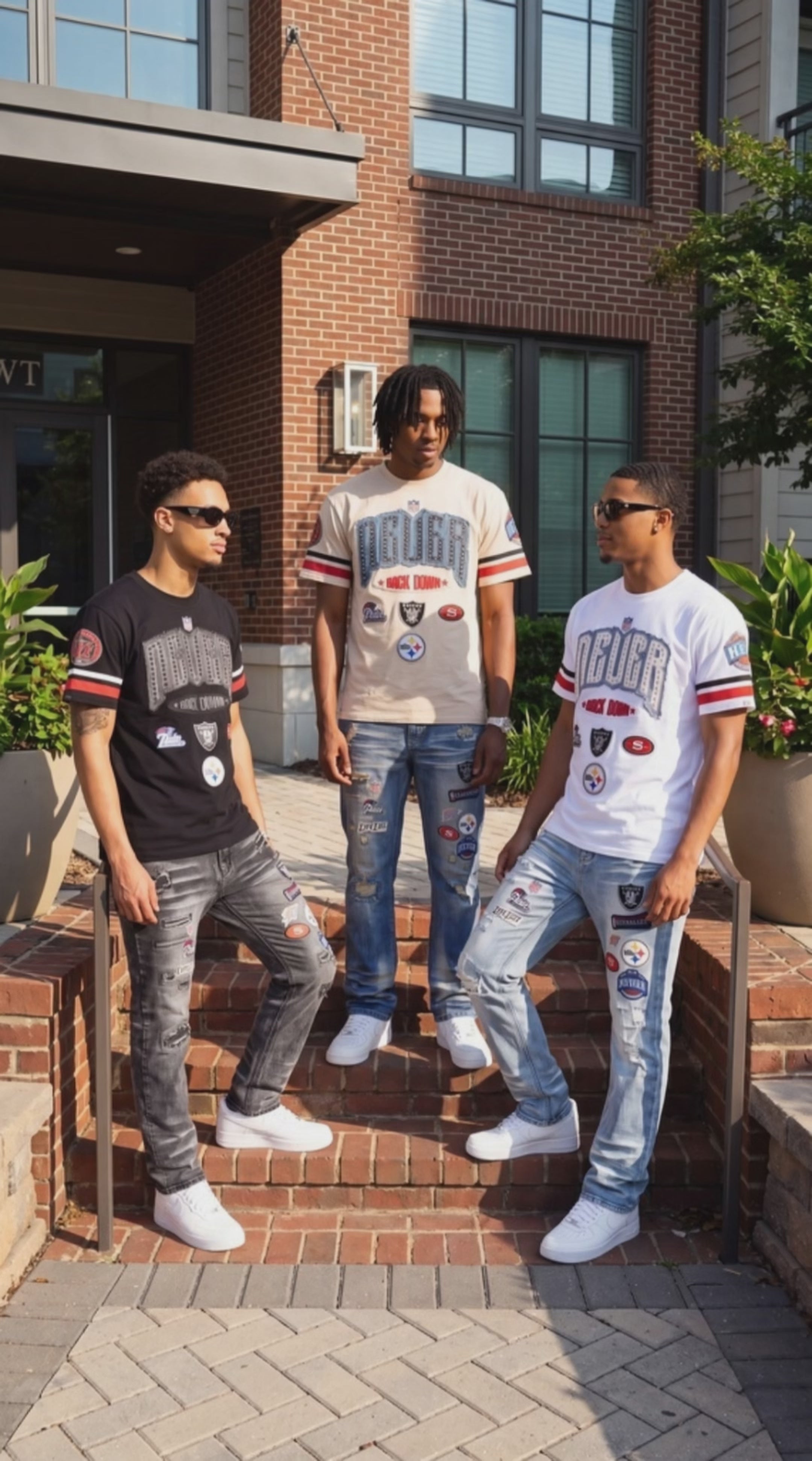 Video laden: M454 Never Back down Boxed Tee - Natural