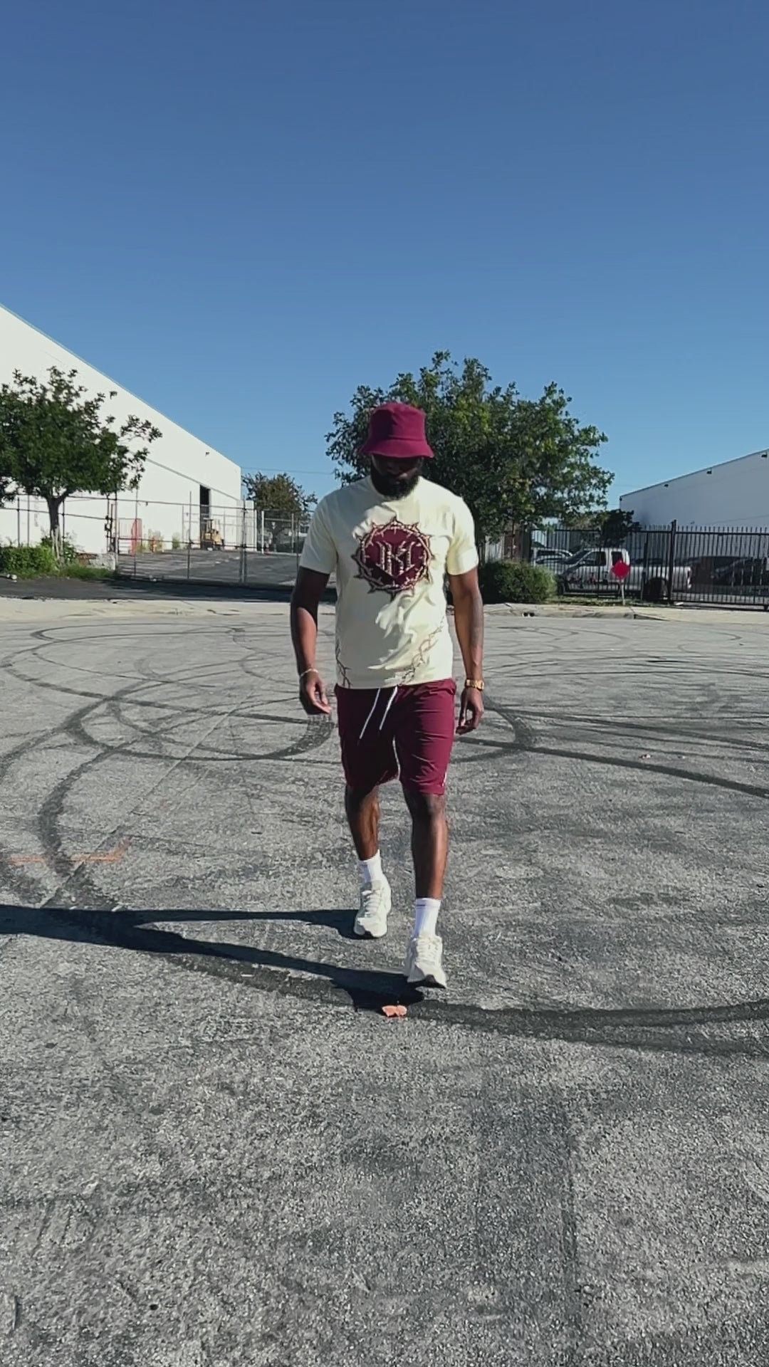 Load video: M138 Prestige Tee - Black.Pink