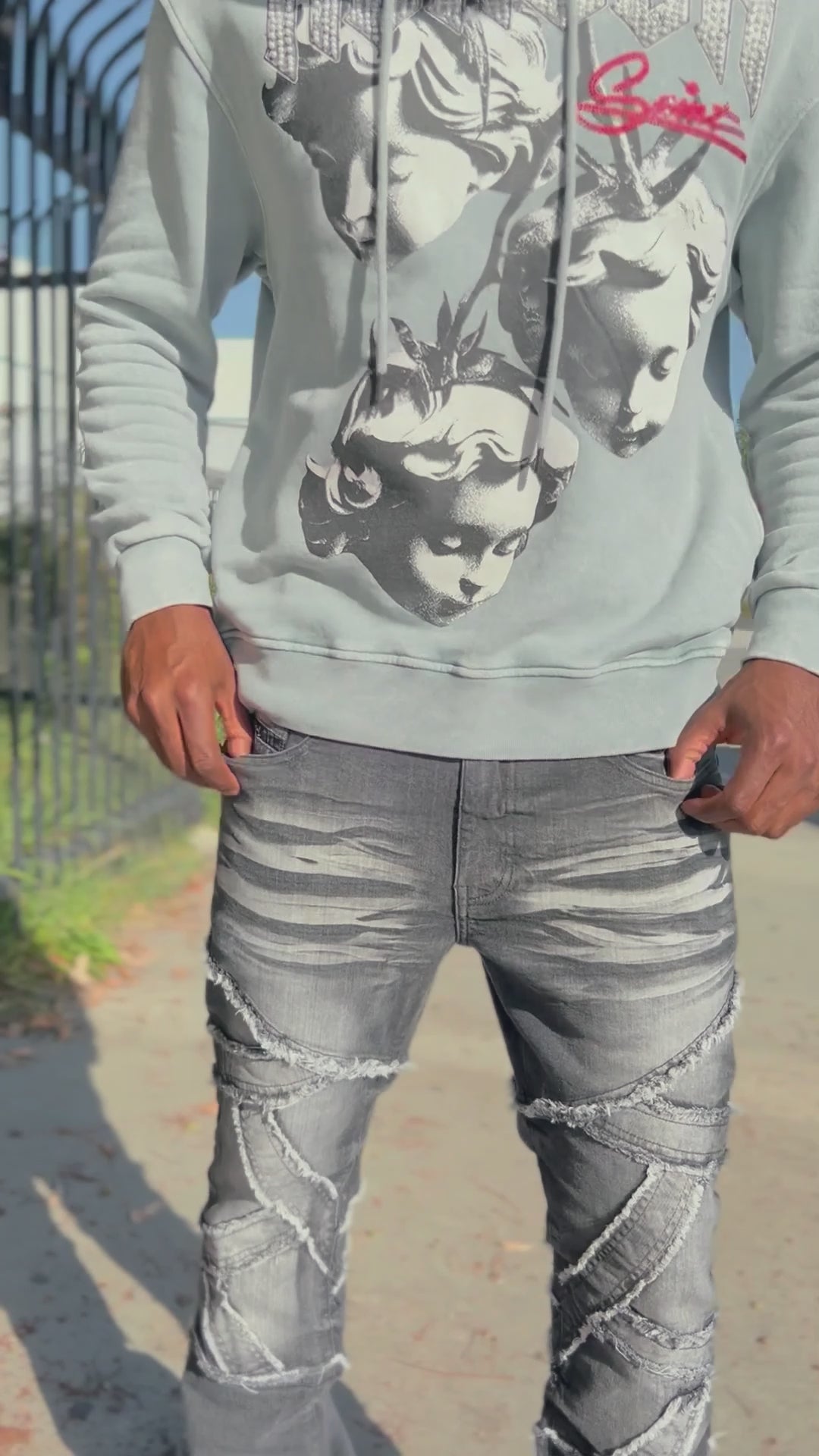 Charger la vidéo : M1908 Veneta Stacked Jeans - Light Wash